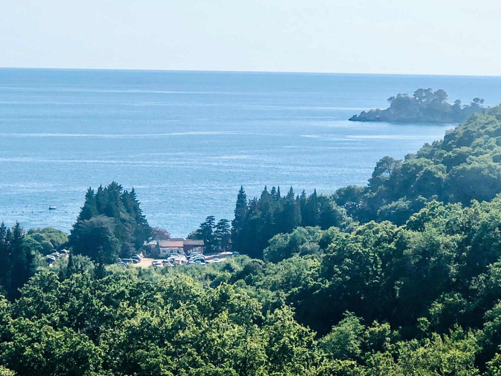 Bay View Apartment *
