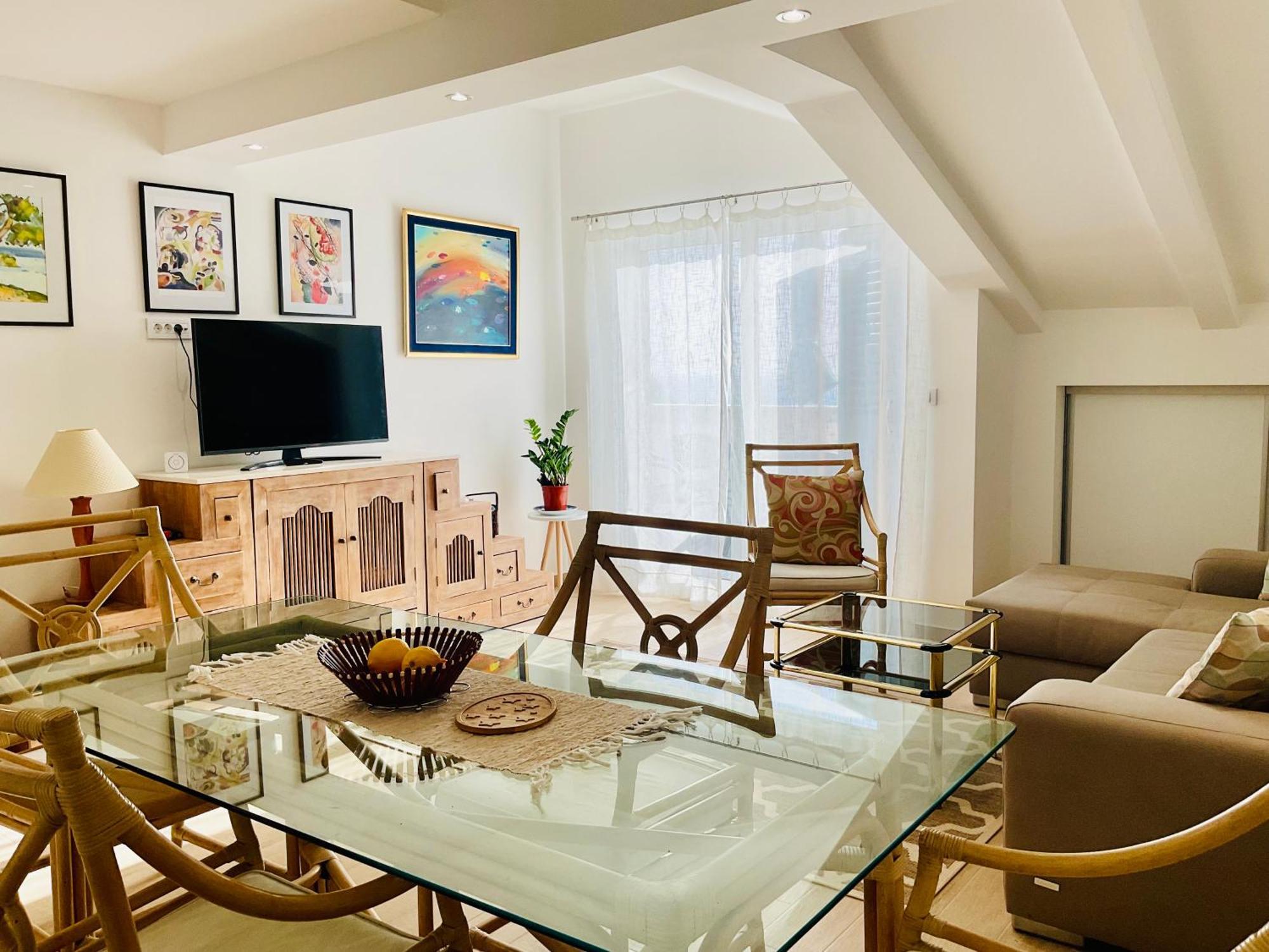 Bay View Apartment