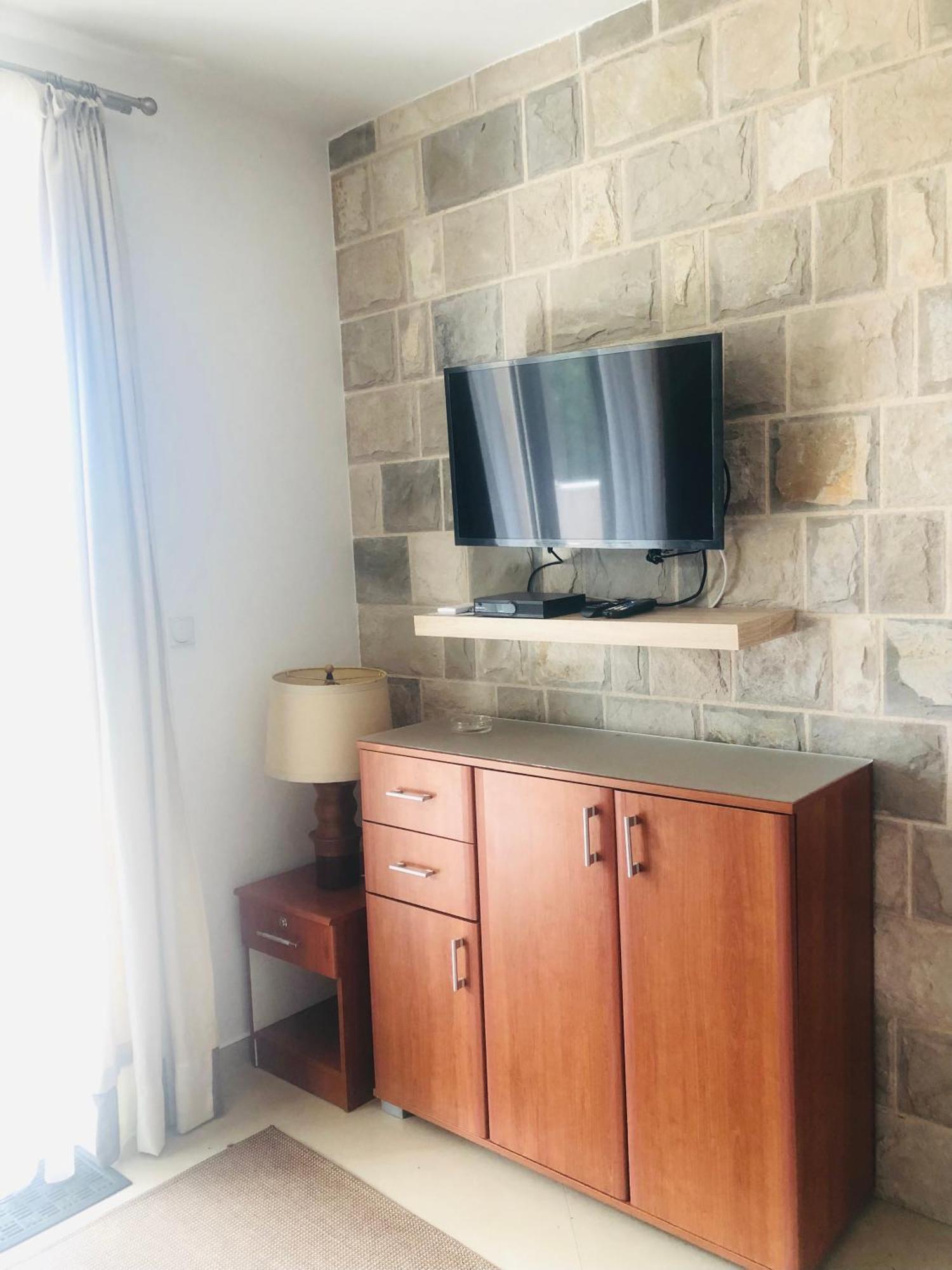 Bay View Apartment *